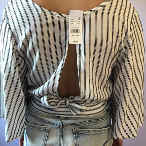 Flowy striped cut out shirt (never been worn) - Picture 2 of 2